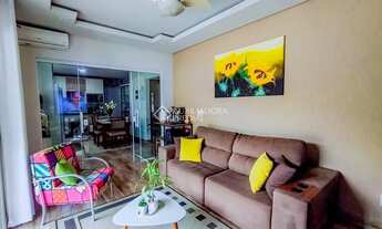 Imagem 4: Conforto e Praticidade! Casa 2 Quartos, 2 Banheiros - Acesso Fácil à SC-401 e Ótima Ventil