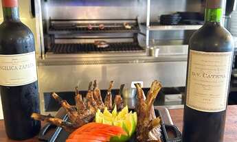 Imagem 2: Ponto restaurante à beira mar (porteira fechada