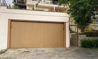 Imagem: Excelnte casa com 4 dormitórios na 4 vagas!