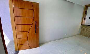 Imagem 2: Casa à Venda com Suíte e Amplo Quintal em Localização Privilegiada Próxima à Lagoa Itatiai