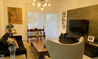 Imagem 2: Sobrado para venda com 290 metros quadrados com 4 quartos