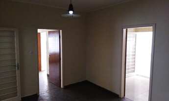 Imagem 5: Casa com Quintal, 3 Quartos e 2 banheiros incluindo uma Suíte para Alugar, 156 m²