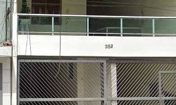 Imagem: SOBRADO COM 3 CASAS - 15 CÔMODOS E 8 VAGAS