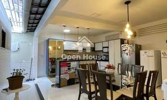 Imagem 7: Casa de condomínio para venda possui 200 metros quadrados com 3 quartos