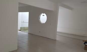 Imagem 3: Casa para aluguel possui 250 metros quadrados com 4 quartos