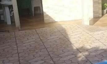 Imagem 2: Alugar- se uma área com piscina