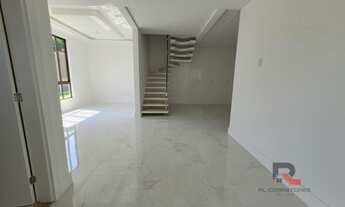 Imagem 4: Sobrado para Venda em Curitiba, Uberaba, 4 dormitórios, 1 suíte, 3 banheiros, 2 vagas