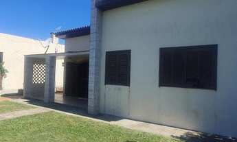 Imagem 2: Casa com Três dormitórios em Avenida de Imbé - RS