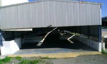 Imagem 2: Galpão para aluguel possui 900 no Civit II com ponte rolante