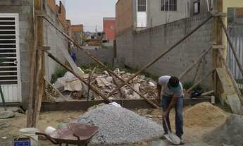 Imagem 2: Vendo ou troco terreno murado e com portão. Assumo financiamento de casa ou apartamentos