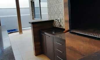 Imagem 2: Casa de condomínio para venda possui 180 metros quadrados com 3 quartos