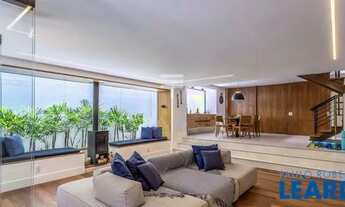 Imagem 2: Casa com 3 suítes para locação no condomínio American Village, Alto de Pinheiros SP