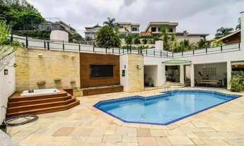 Imagem 5: Ampla casa, em Condomínio Clube, disponível para venda/locação. 800 m² com 4 suítes. Quint