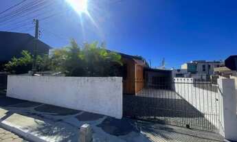 Imagem: Casa mista no Bairro Cordeiros - LOCAÇÃO