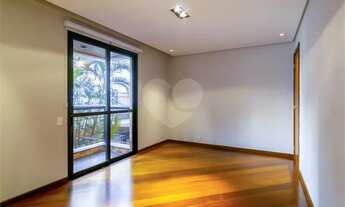 Imagem 7: Apartamento para aluguel e venda possui 223 metros quadrados com 4 quartos