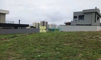 Imagem: Terreno com leve aclive à venda no condomínio