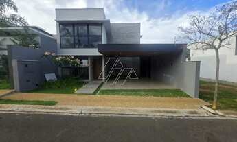 Imagem: Casa com 3 suítes, piscina e 2 vagas à