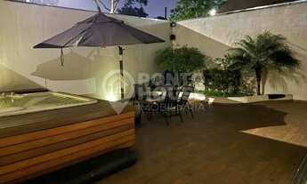 Imagem 2: Casa à venda ou locação no bairro Saúde, 4 dormitórios e 3 vagas; reformada