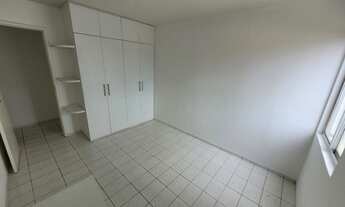 Imagem 3: Apartamento para aluguel possui 70 metros quadrados com 3 quartos em Casa Forte - Recife