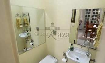 Imagem 2: Casa de condomínio para venda possui 347 metros quadrados com 6 quartos