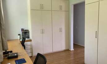 Imagem 3: Casa de condomínio sobrado para venda possui 460 metros quadrados com 7 quartos