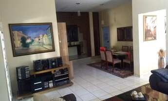 Imagem 7: Casa de alto padrão. Área nobre. São dois lotes e financiável. Opção pela mobília