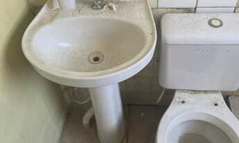 Imagem 6: Casa com 01 dormitório, sala grande, cozinha, banheiro e área de serviço - sem vaga de gar