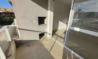 Imagem 7: Apartamento de 02 dormitórios para locação em Santa Maria, sacada com churrasqueira e 01 s