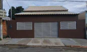 Imagem: Casa com quartos, pátio, cozinha,banheiro