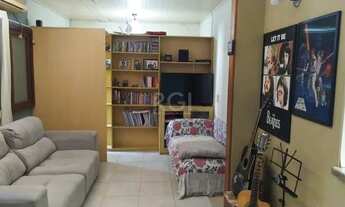 Imagem 5: Casa 2 pavimentos (estilo sobrado), com 2 dormitórios e 2 vagas, no bairro Partenon, em Po