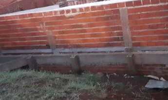 Imagem 6: Vende meio terreno