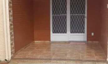 Imagem 3: Apto Térreo em Irajá, 03 Dormitórios, Quintal Frente e Fundos do Imóvel