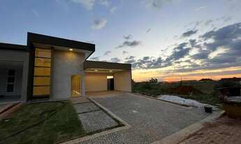 Imagem 3: Excelente oportunida , casa 3 suites com pé direito duplo. 650.000.00