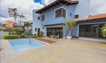 Imagem: Casa ampla de 4 dormitórios, sendo 3 suíte