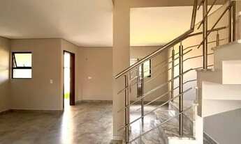 Imagem 3: SOBRADO Á VENDA NO BAIRRO NOVO MUNDO (COM AMPLO QUINTAL NOS FUNDOS E FRENTE