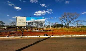 Imagem: Lote parcelado em Condomínio Petit Trianon