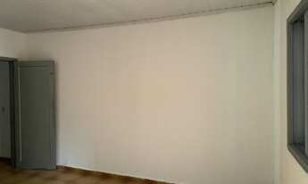 Imagem 2: Casa com 01 dormitório, sala, cozinha, banheiro e área de serviço - com 01 vaga de garagem