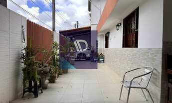 Imagem 2: Casa de condomínio para venda com 180 metros quadrados com 5 quartos