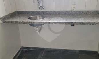 Imagem 3: Sobra Comercial em avenida com intenso fluxo de carros e pedestres