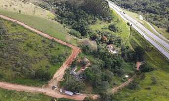 Imagem 2: Terrenos de 2.500m² em empreendimento fechado com portão de acesso