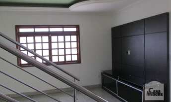 Imagem 2: Casa à Venda - Barreiro, 3 Quartos, 366 m²