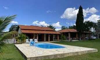 Imagem 7: Projeto em condomínio com vista para lago e montanhas