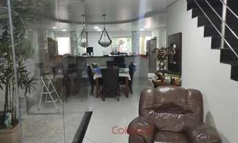 Imagem: Casa duplex no bairro Morada do Vale