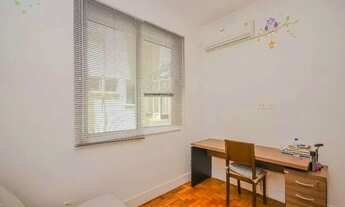 Imagem 3: Apartamento para venda tem 63 metros quadrados com 2 quartos em Copacabana - Rio de Janeir