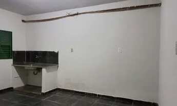 Imagem: Alugo ap térreo de 2 quartos, sala, cozinha