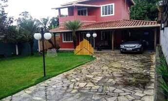 Imagem 3: Casa ampla com jardim na frente e bastante espaço no bairro Espirito santo