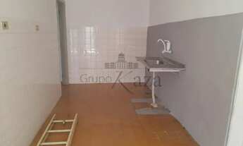 Imagem 3: Jacarei - Casa Padrão - Parque Itamarati