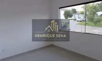 Imagem 2: Casa com amplo quintal, 03 quartos, área gourmet, Condomínio fechado, finíssimo acabamento