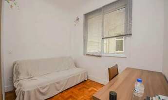 Imagem 2: Apartamento para venda tem 63 metros quadrados com 2 quartos em Copacabana - Rio de Janeir