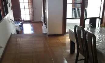 Imagem 7: Casa com 216m2 de área construida e 635m2 de terreno em Itapua